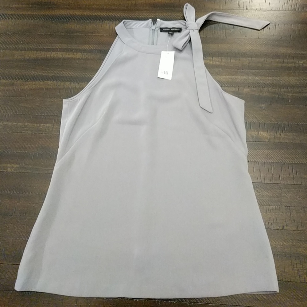 sleeveless shirt